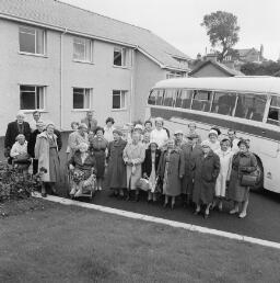 Savings - Joyce Davies - Manod School - Morocco - Mrs Buelaw - Mr and Mrss Taylor - Bryn Blodau - Sep-66 thumbnail