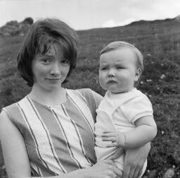 Part Len Wedding Blodaen, Llan - John Evans Guitarist - passport ??? John LL. Jones, Manod? - Aug-68 thumbnail