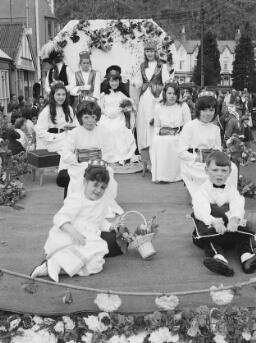 Blaenau Carnival. Mrs Hannah Tucker. Mr & Mrs John Morgan. Miss Pam Slight. Dolmoch - Jul-72 thumbnail