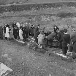 Mr & Mrs J W Bull, Llan; Cyfnod Girls - Nancy's Funeral - Dog in basket - Cyfnod girls in car thumbnail