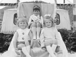 Blaenau Carnival. Mrs Hannah Tucker. Mr & Mrs John Morgan. Miss Pam Slight. Dolmoch - Jul-72 thumbnail