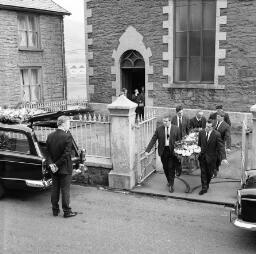 Mr & Mrs J W Bull, Llan; Cyfnod Girls - Nancy's Funeral - Dog in basket - Cyfnod girls in car thumbnail