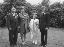 "Wedding" Ann and Elwyn Jones, Manod thumbnail