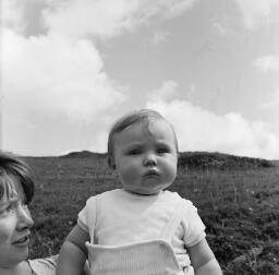 Part Len Wedding Blodaen, Llan - John Evans Guitarist - passport ??? John LL. Jones, Manod? - Aug-68 thumbnail