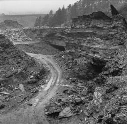 Mich Square - Richard Ll. Evans, Manod Road, Rosemary, Szczotok. Christine Jacobson, Llechwedd Quarry - May-69 thumbnail