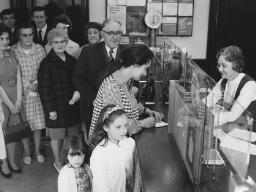 Blaenau Carnival. Mrs Hannah Tucker. Mr & Mrs John Morgan. Miss Pam Slight. Dolmoch - Jul-72 thumbnail