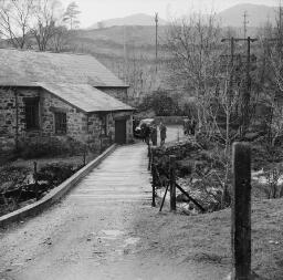 Betty Morgan; Betty's sister Power station Ty'n Cefn - May-65 thumbnail