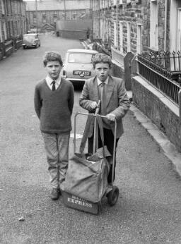 Mr. and Mrs. Elwyn Jones, Dolwyddelen. Mr. and Mrs. Ifor Thomas, Gwelfro, Dolwyddelen. Maldwyn Parry - Plant yr Urdd ir Cymro. Ieuan and brother, Getch in car... Hugh Fred Roberts, Margaret Lewis - May-69 thumbnail